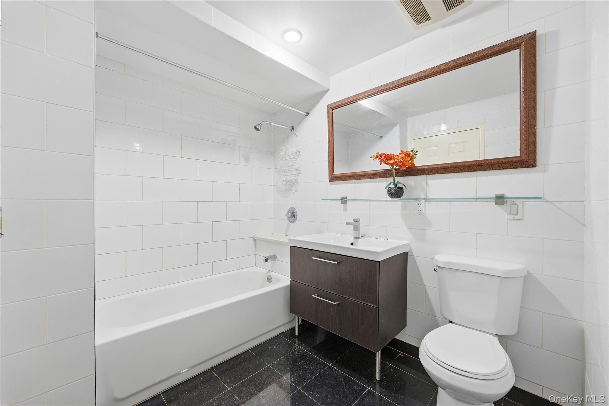 106-07 Northern Boulevard, Unit 5B photo 6
