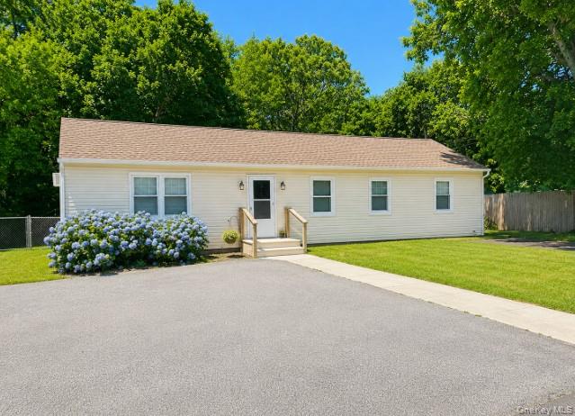 14 Shorehaven Boulevard – For Sale photo 2