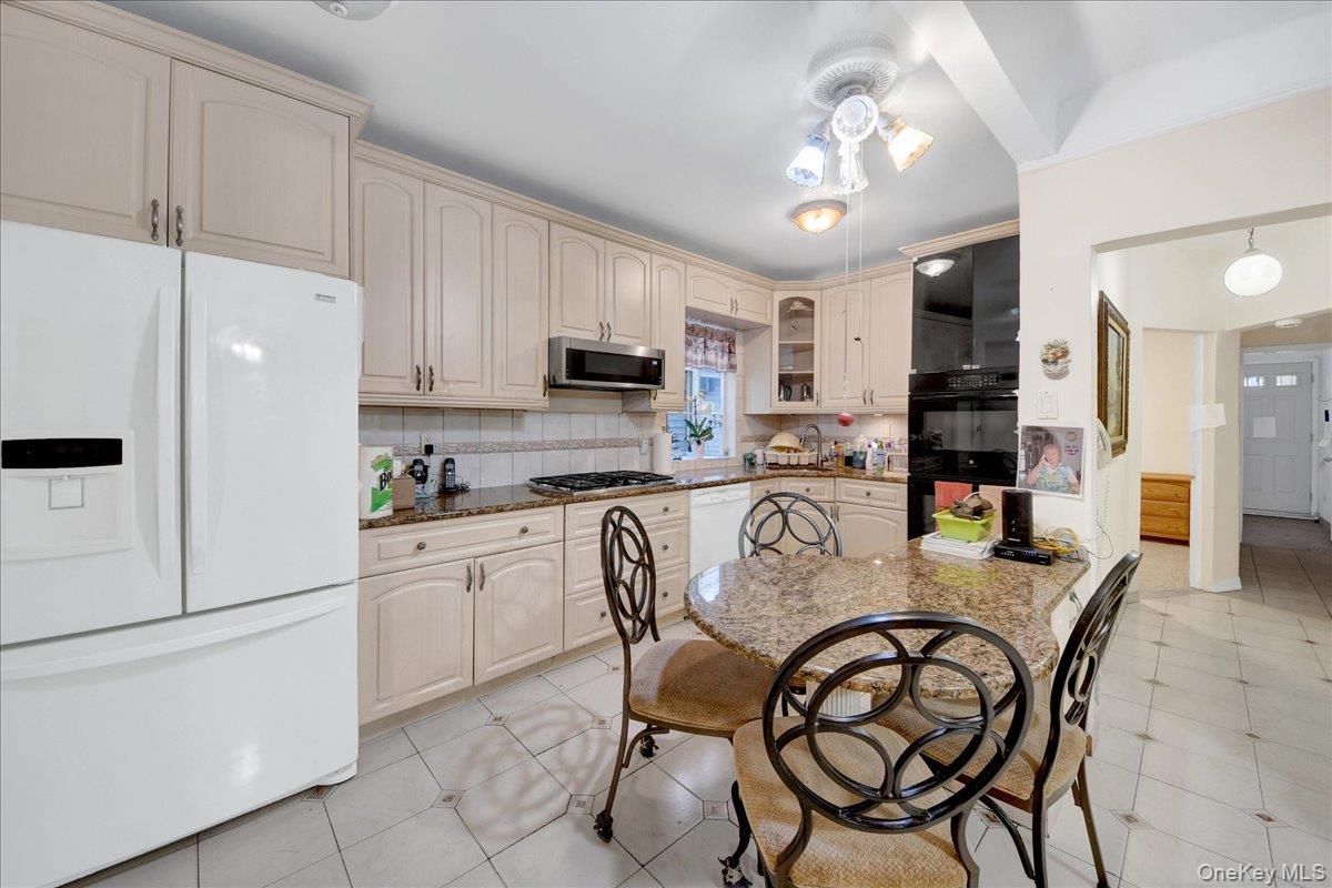 3170 Rawlins Avenue – For Sale photo 8