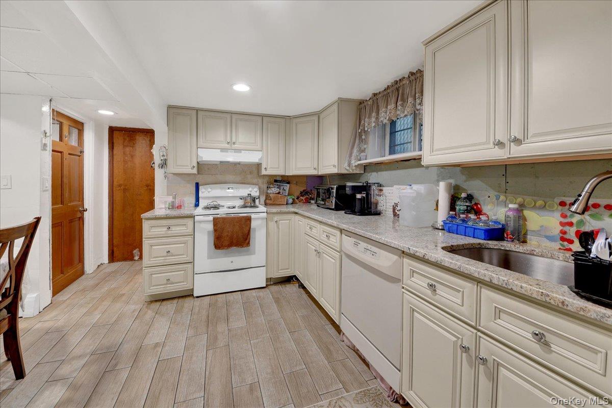 3170 Rawlins Avenue – For Sale photo 30