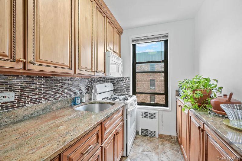 64-00 Saunders Street, Unit 5-C photo 3