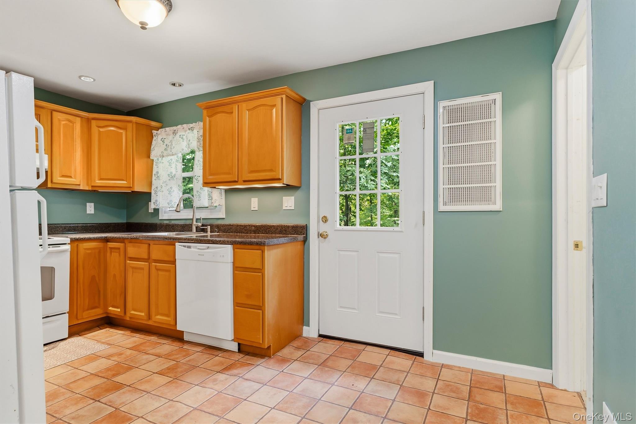 44 Cooper Road – For Sale photo 5