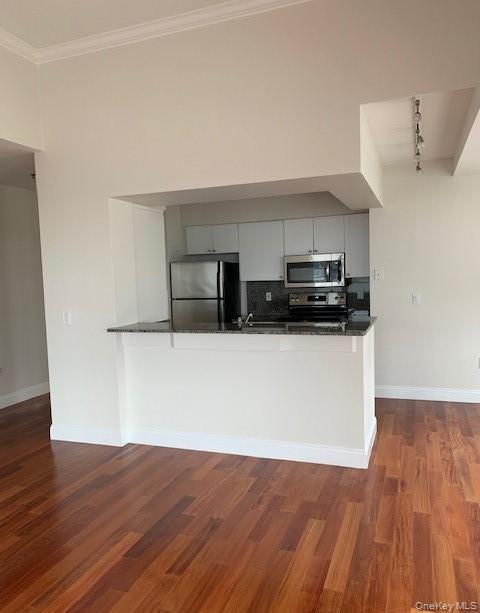 100 New Roc City Place, Unit 204 photo 7