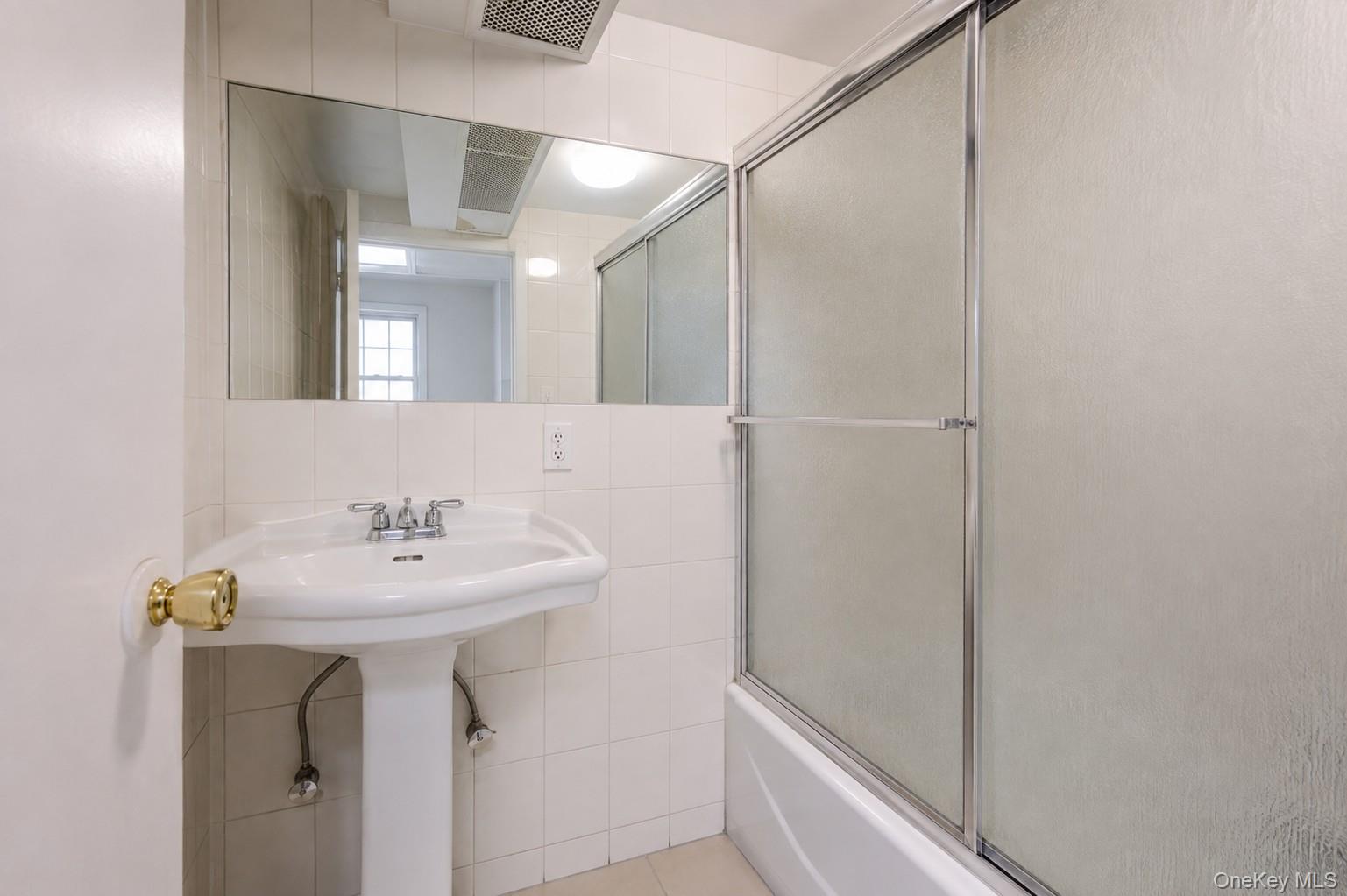 76-18 Utopia Parkway – For Sale photo 14