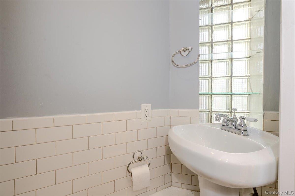 76-18 Utopia Parkway – For Sale photo 13