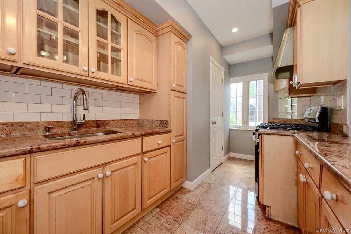 76-18 Utopia Parkway – For Sale photo 7
