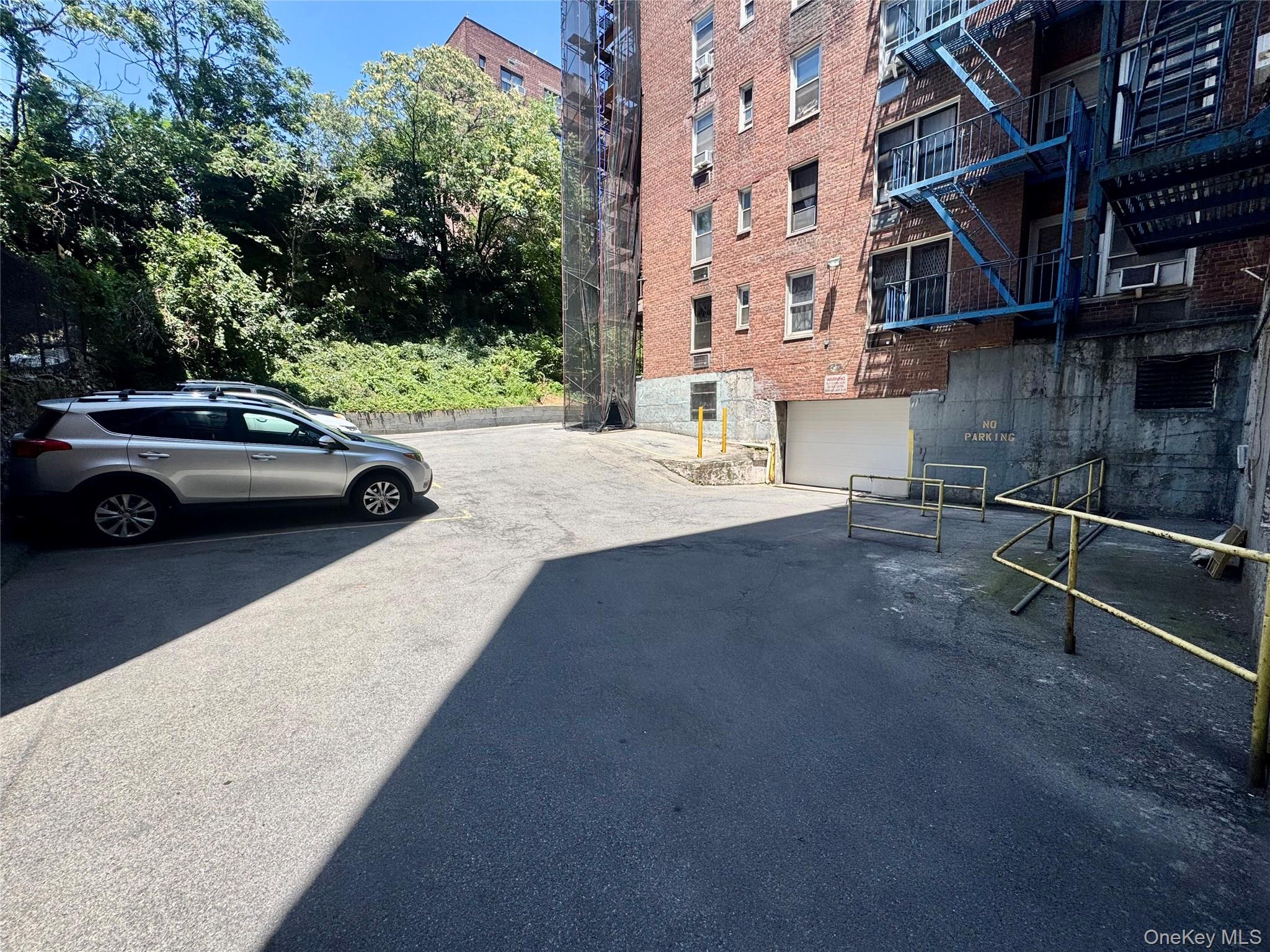 2661 Marion Avenue, Unit 2D photo 9