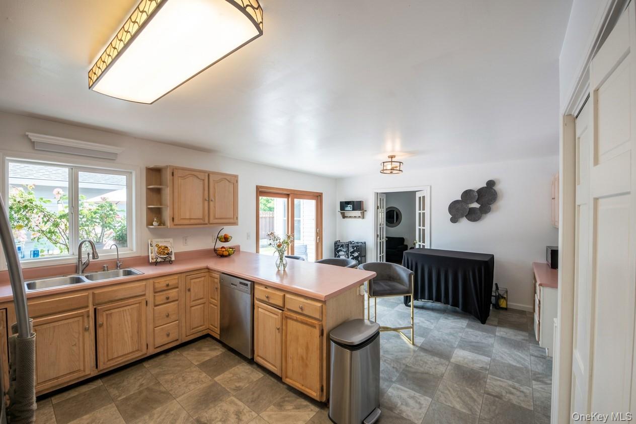 825 Peenpack Trail – For Sale photo 4