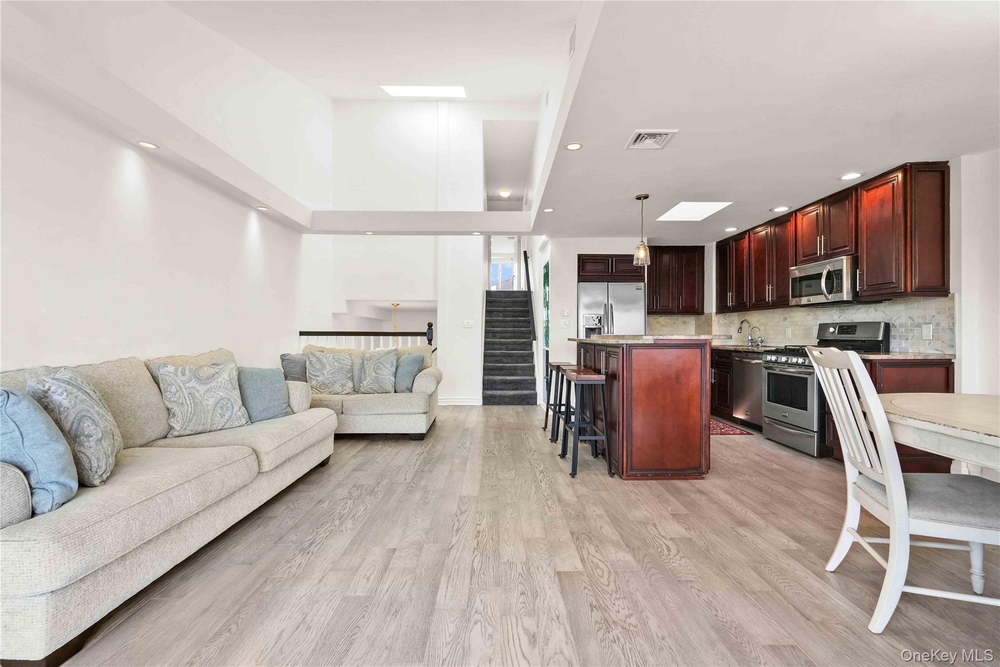 120-09 Riviera Court, Unit 10B photo 6