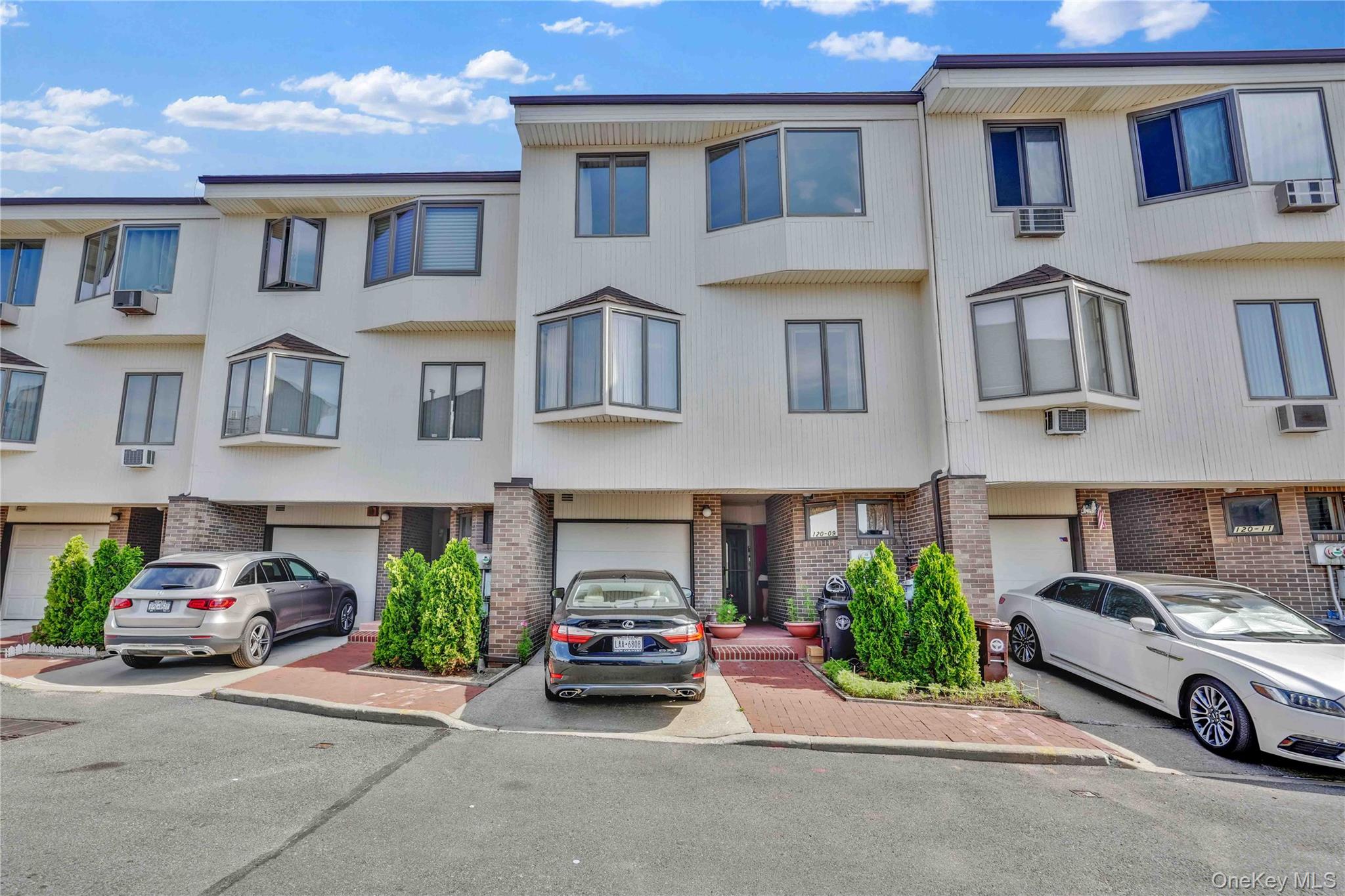120-09 Riviera Court, Unit 10B photo 3