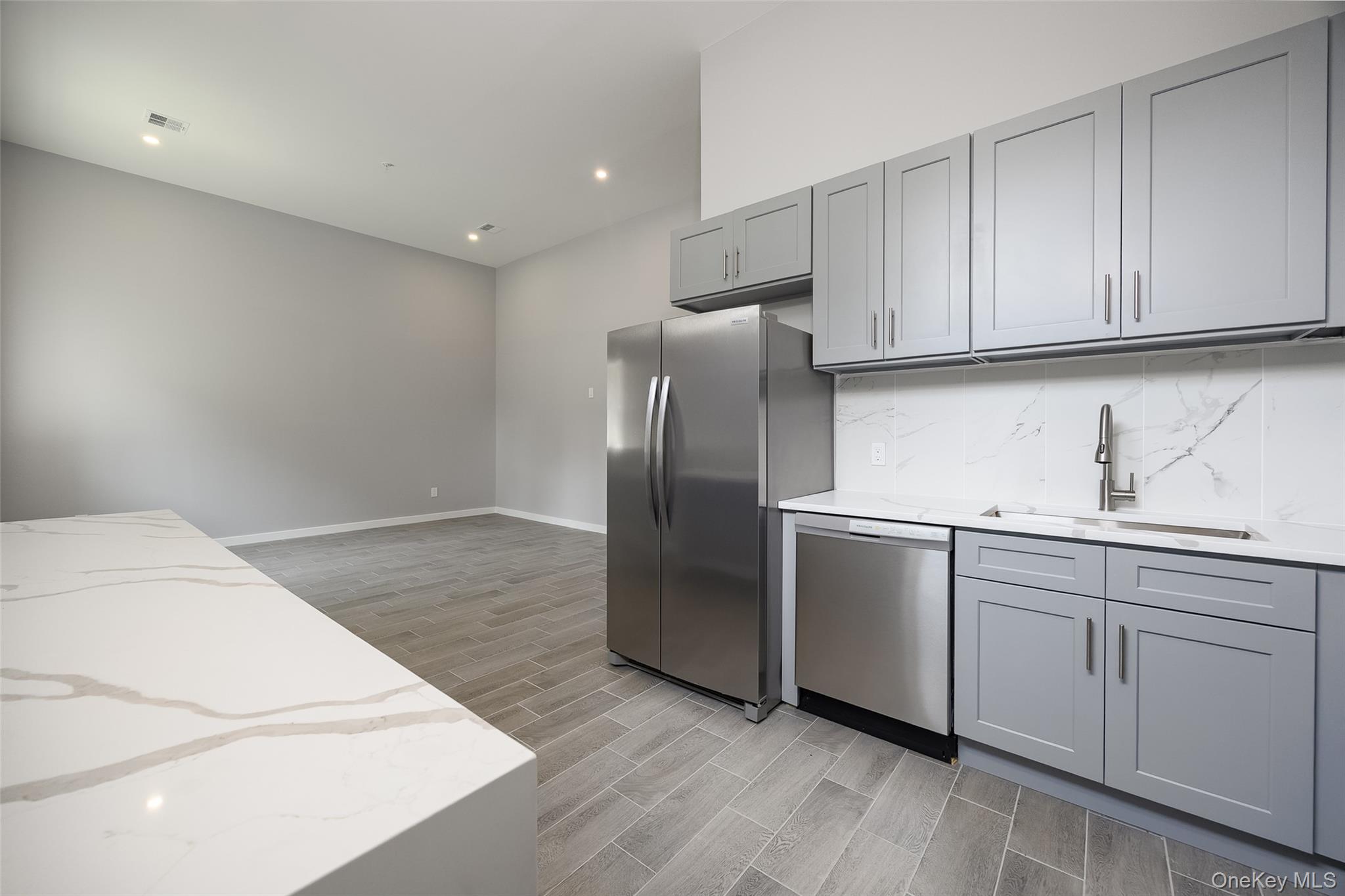 126 Innis Avenue, Unit 2-1 photo 4