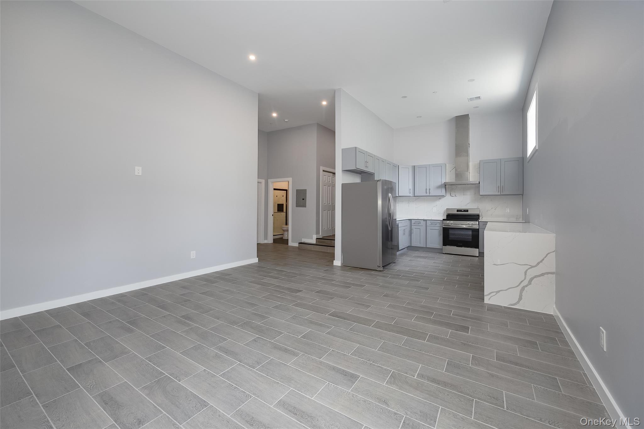 126 Innis Avenue, Unit 2-1 photo 3