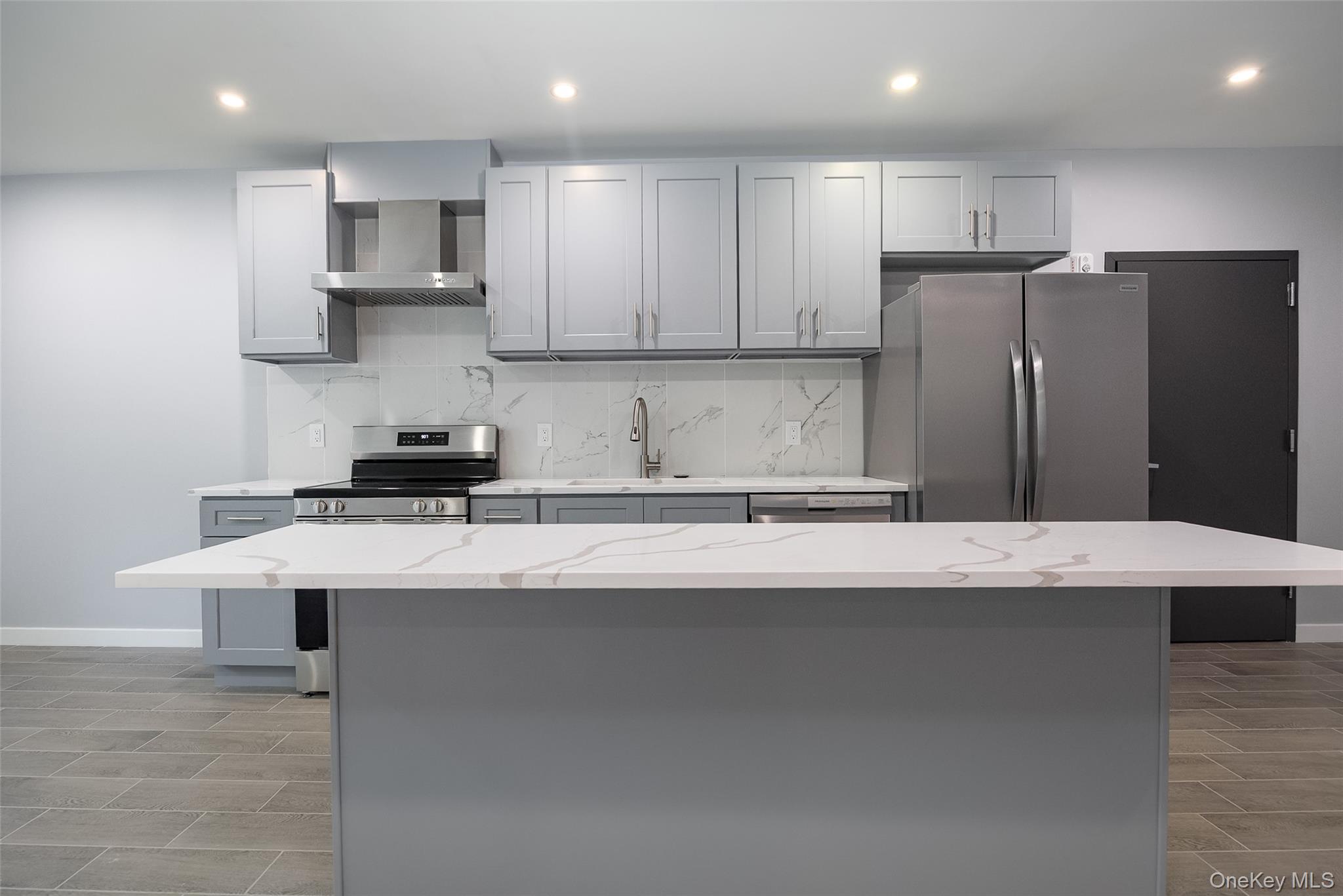 126 Innis Avenue, Unit 2-2 photo 3