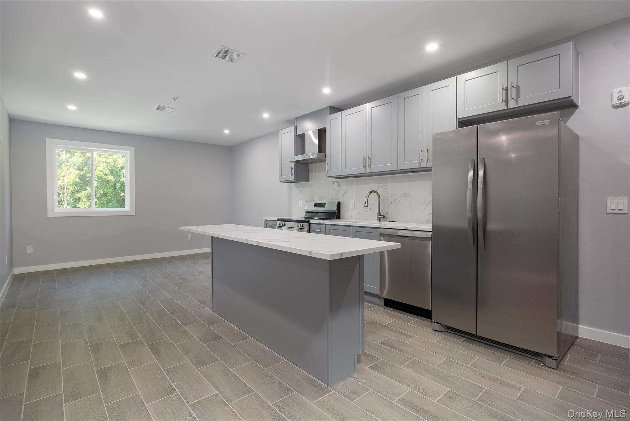 126 Innis Avenue, Unit 2-2 photo 2