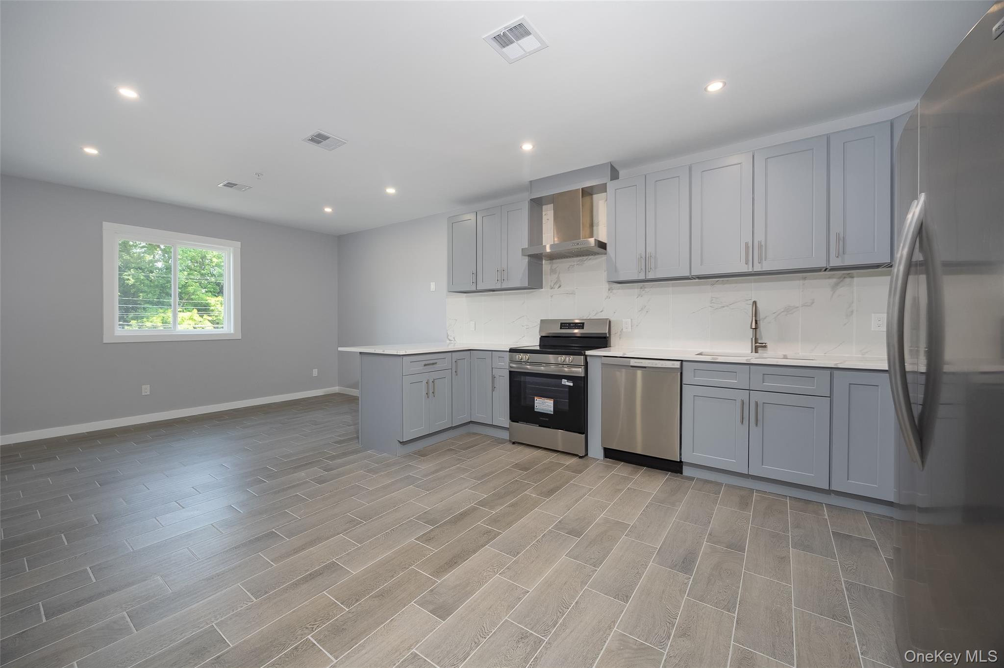 126 Innis Avenue, Unit 2-3 photo 2