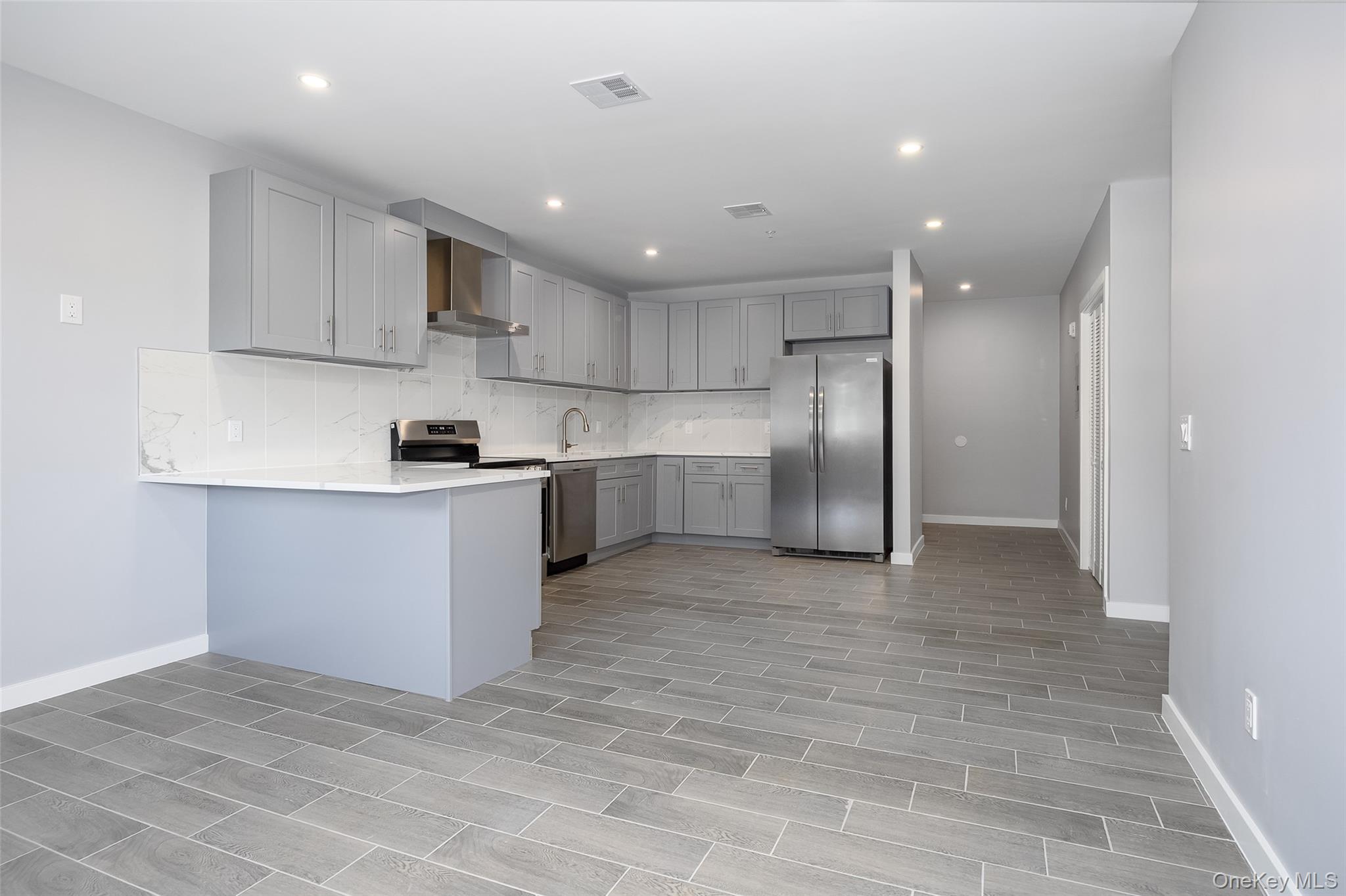 126 Innis Avenue, Unit 2-3 photo 3