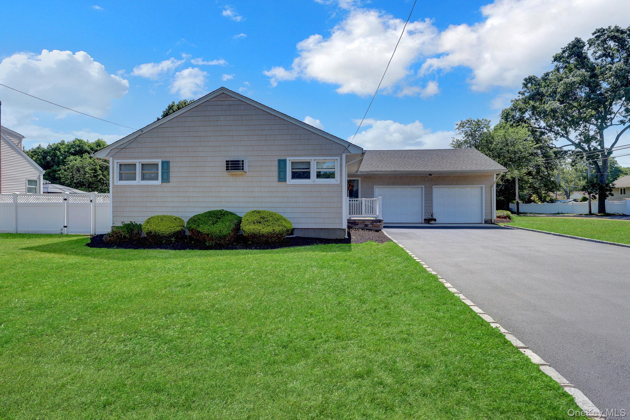 12 Bainbridge Avenue – For Sale photo 2