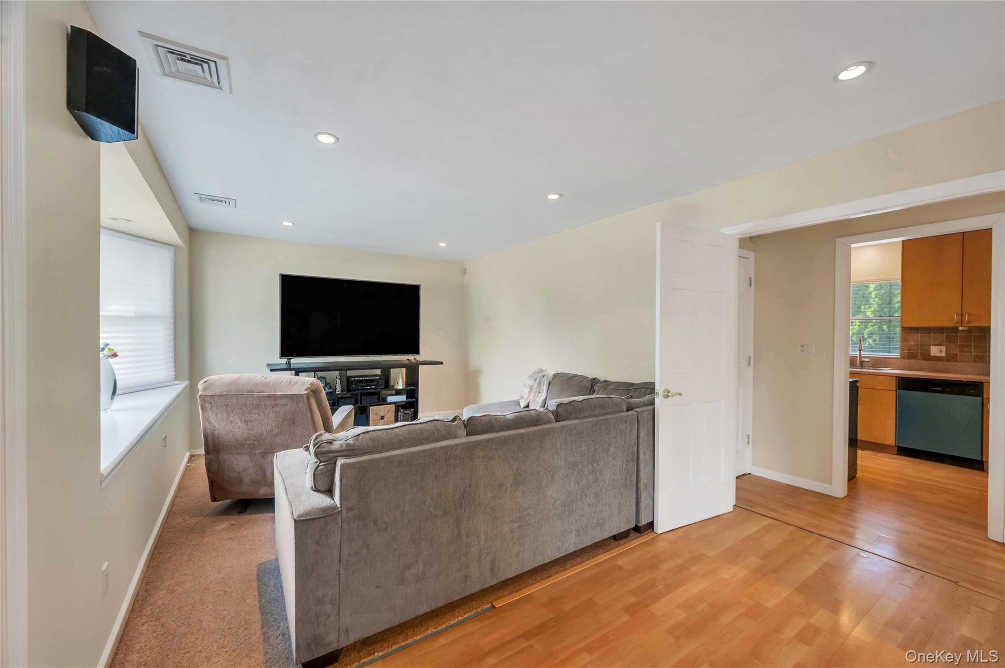 40 Columbia Street – For Sale photo 4
