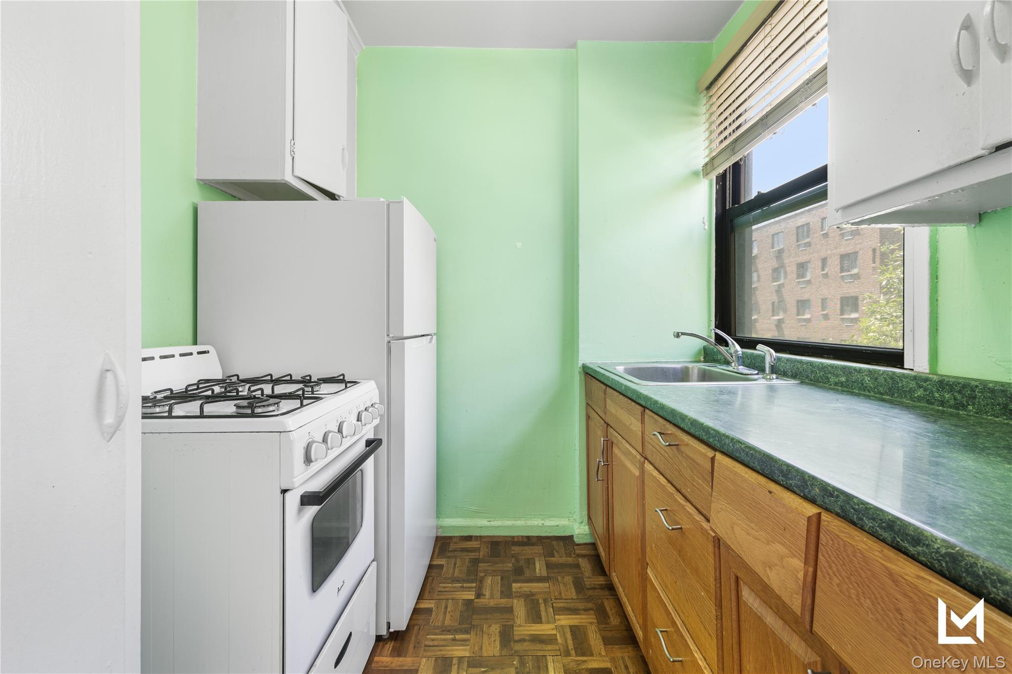 98-34 63rd Drive, Unit 4J photo 3