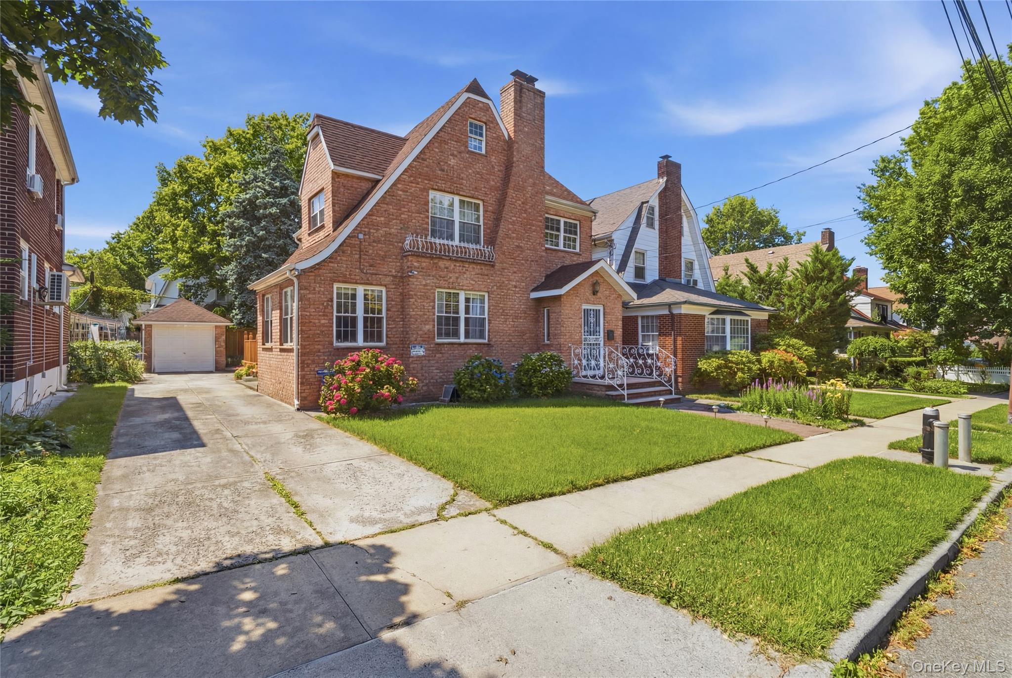 2934 161st Street – For Sale
