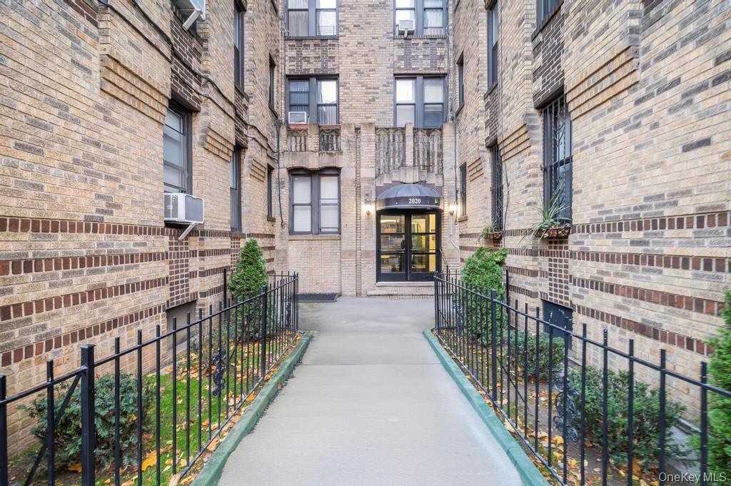 2020 E 41st Street, Unit 2B photo 6
