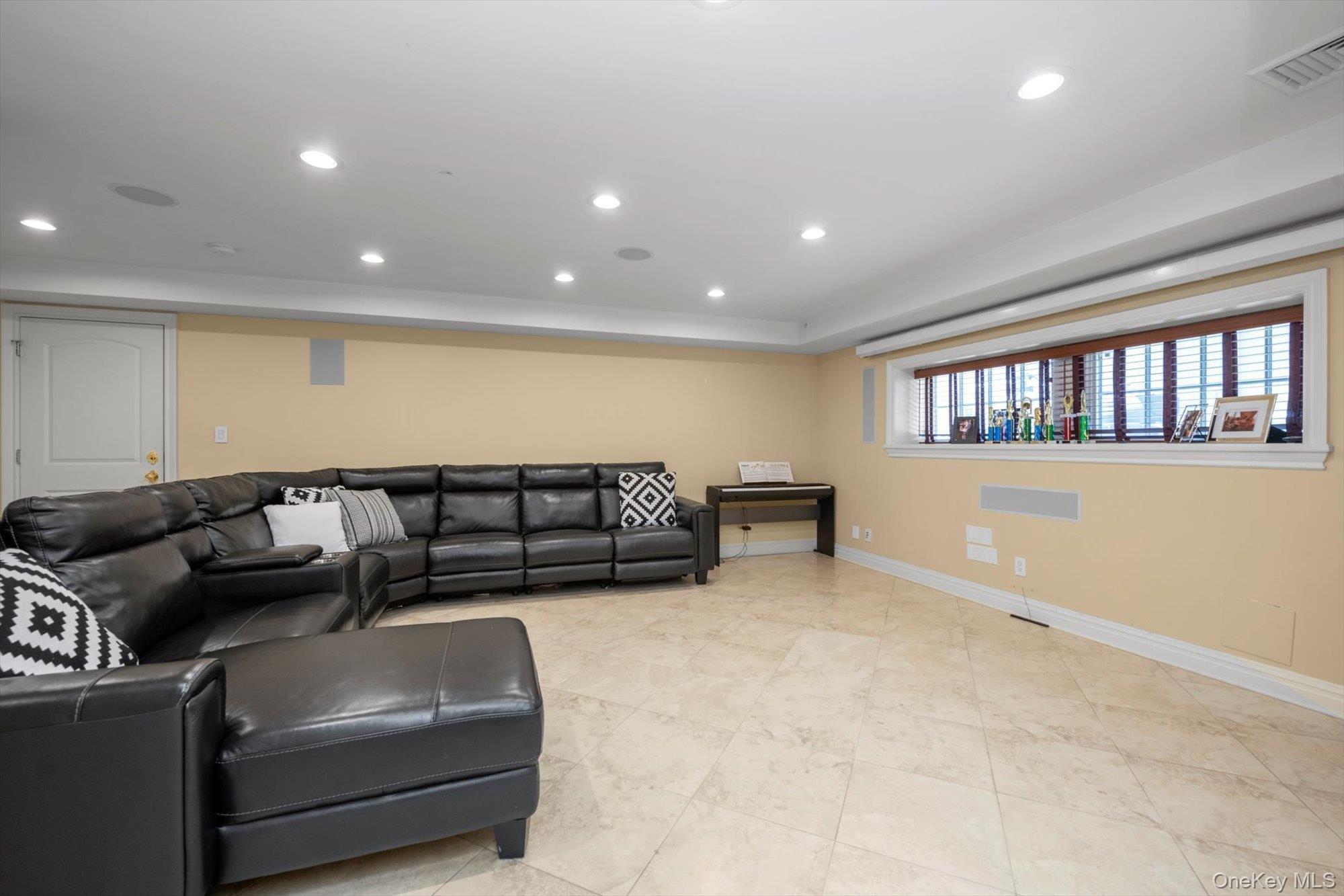 760 Hillcrest Place – For Sale photo 24