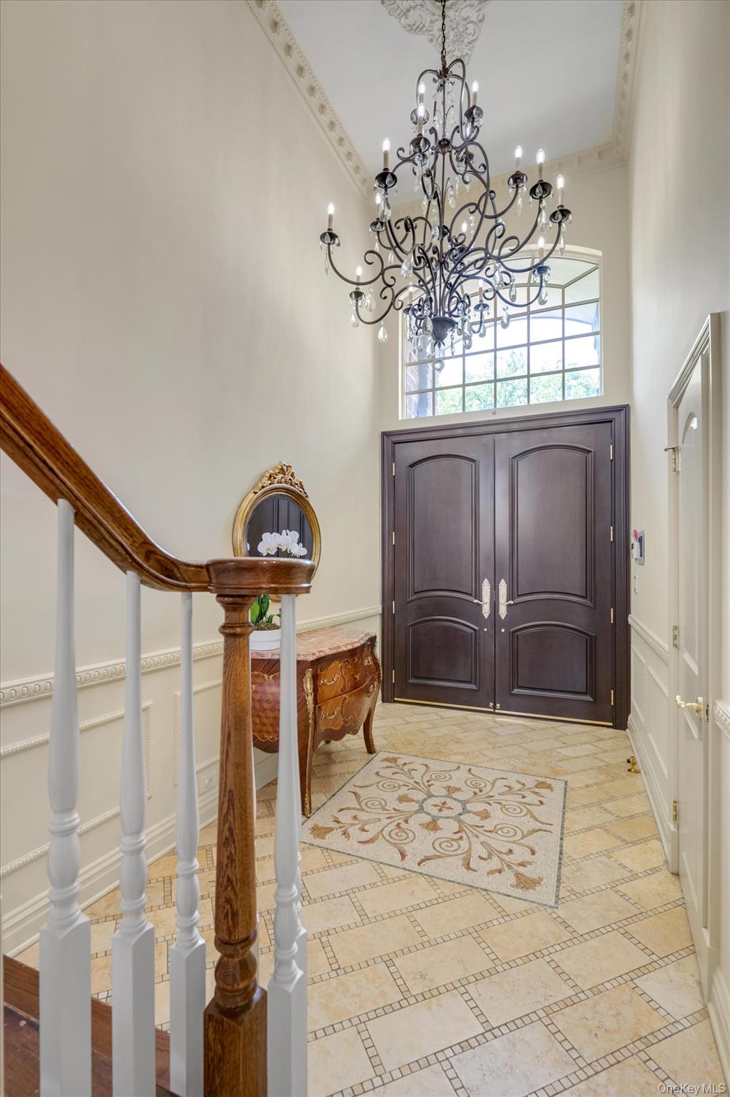 760 Hillcrest Place – For Sale photo 2