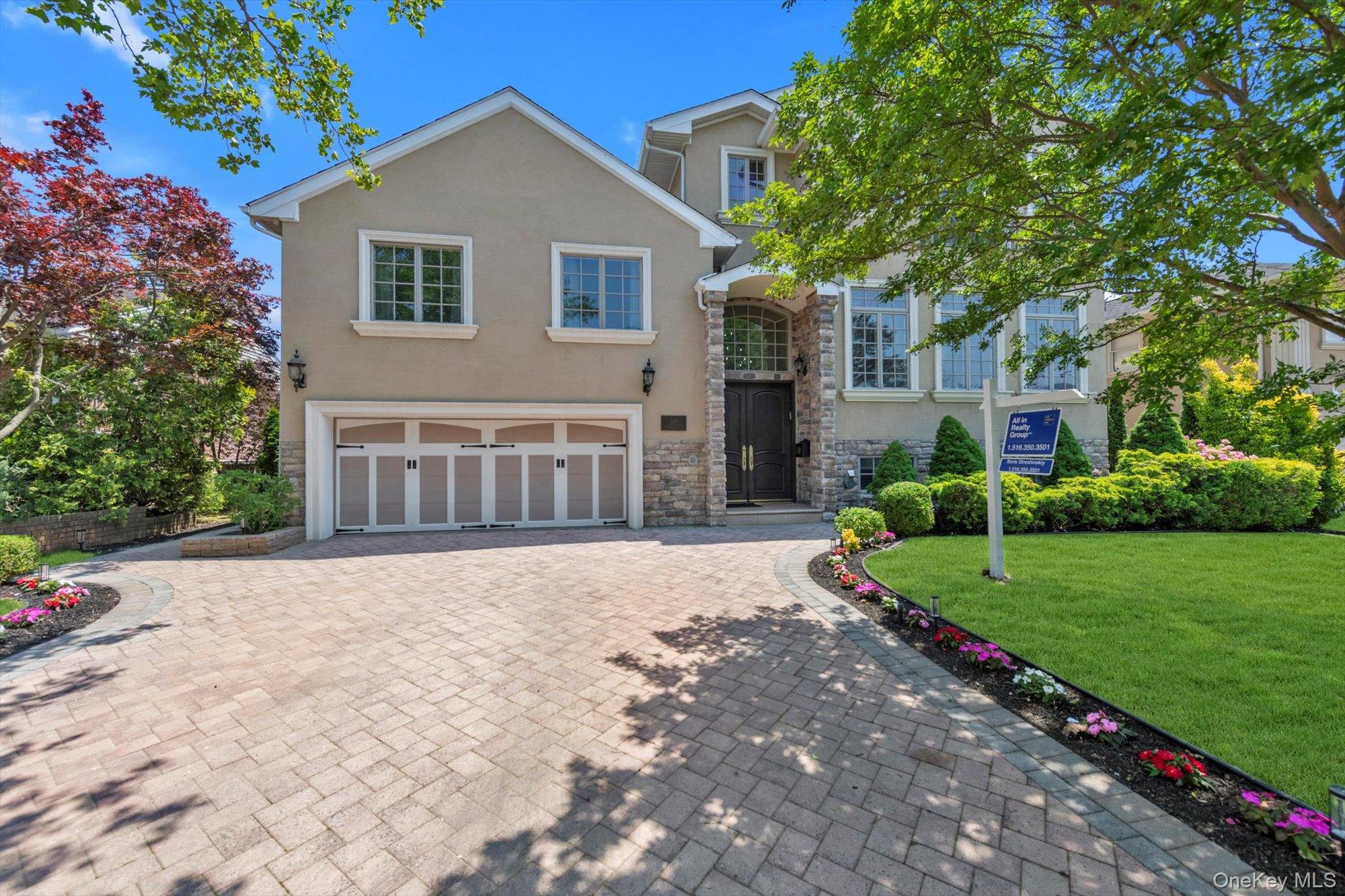 760 Hillcrest Place – For Sale