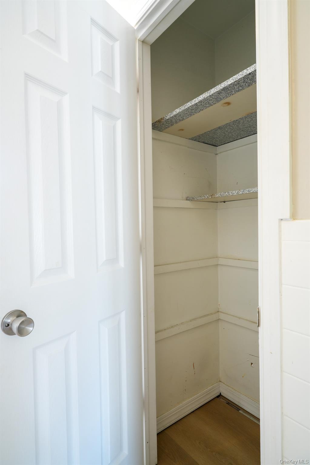 59 Troy Avenue, Unit upper photo 16