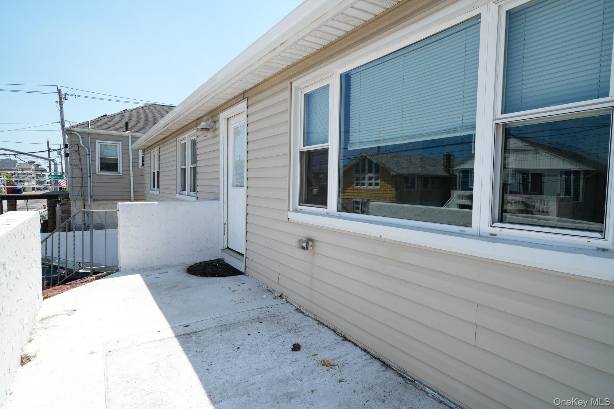 59 Troy Avenue, Unit upper photo 32
