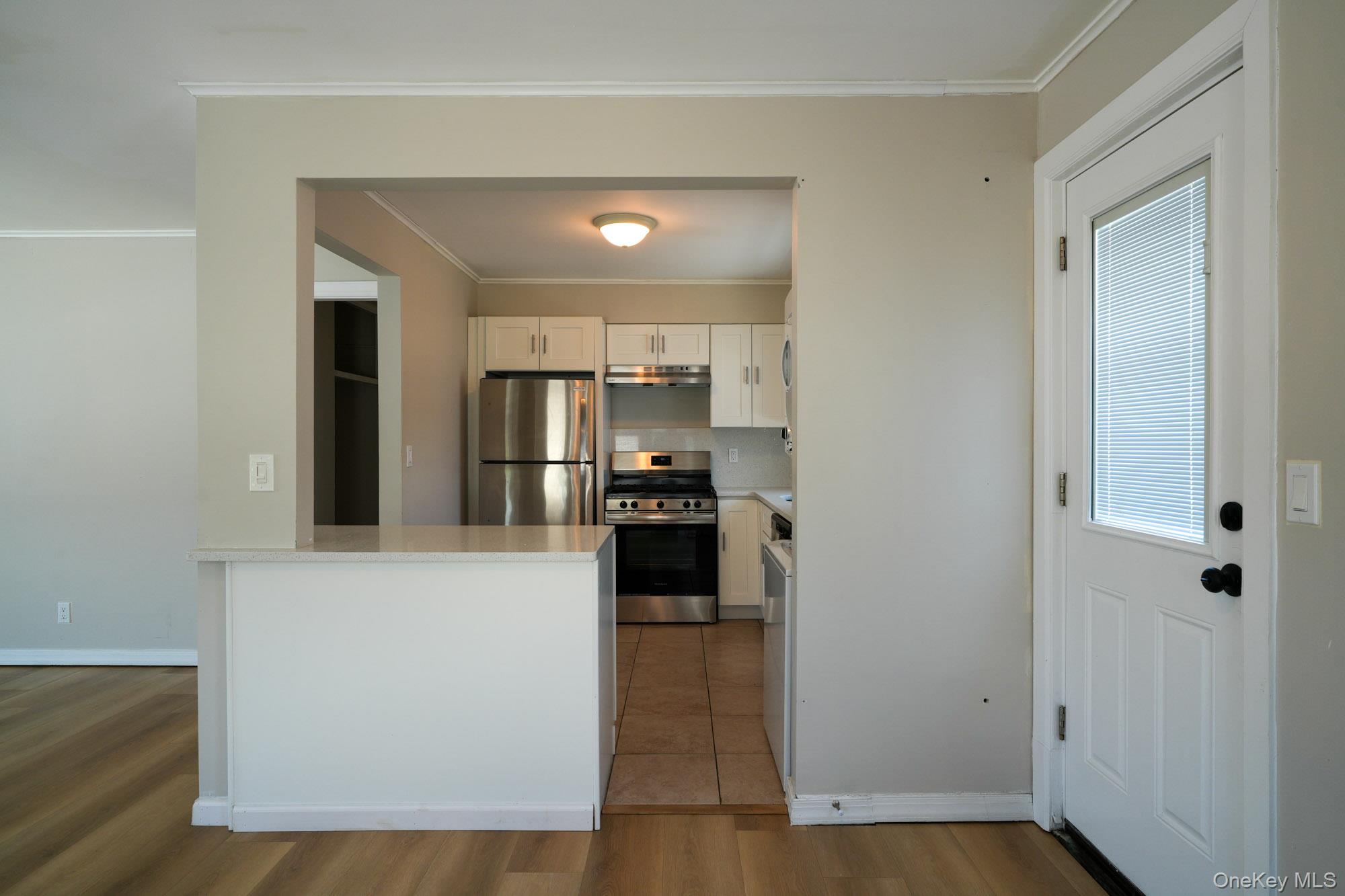 59 Troy Avenue, Unit upper photo 7