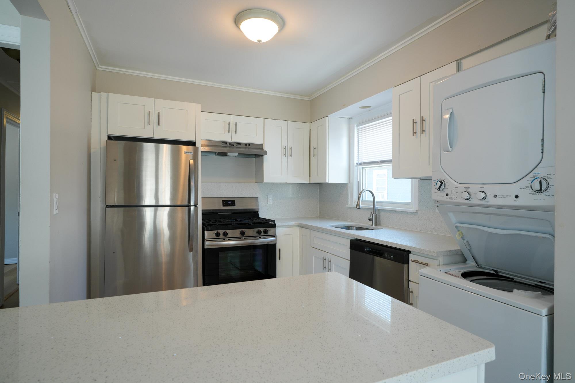 59 Troy Avenue, Unit upper photo 8