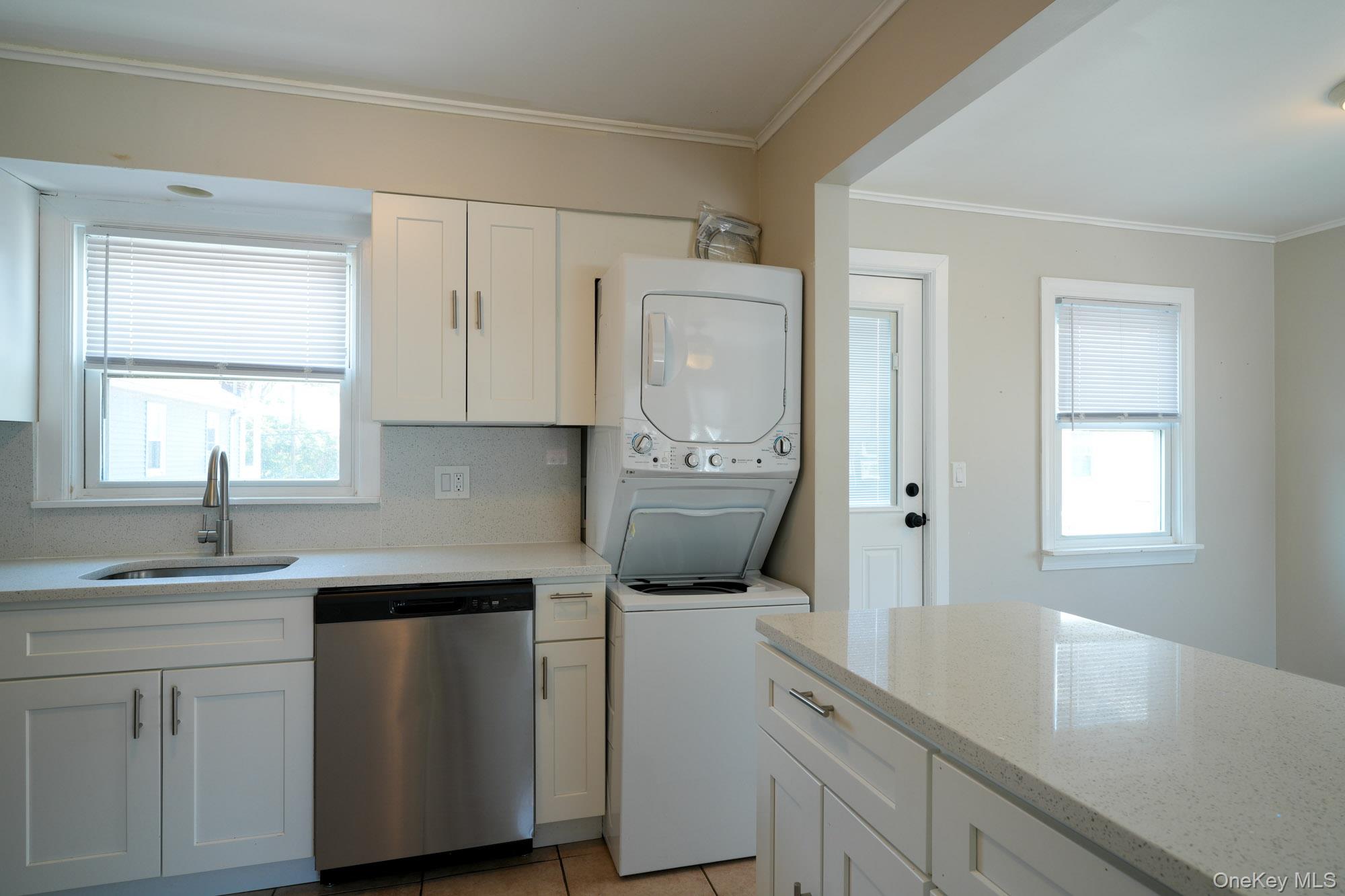59 Troy Avenue, Unit upper photo 9