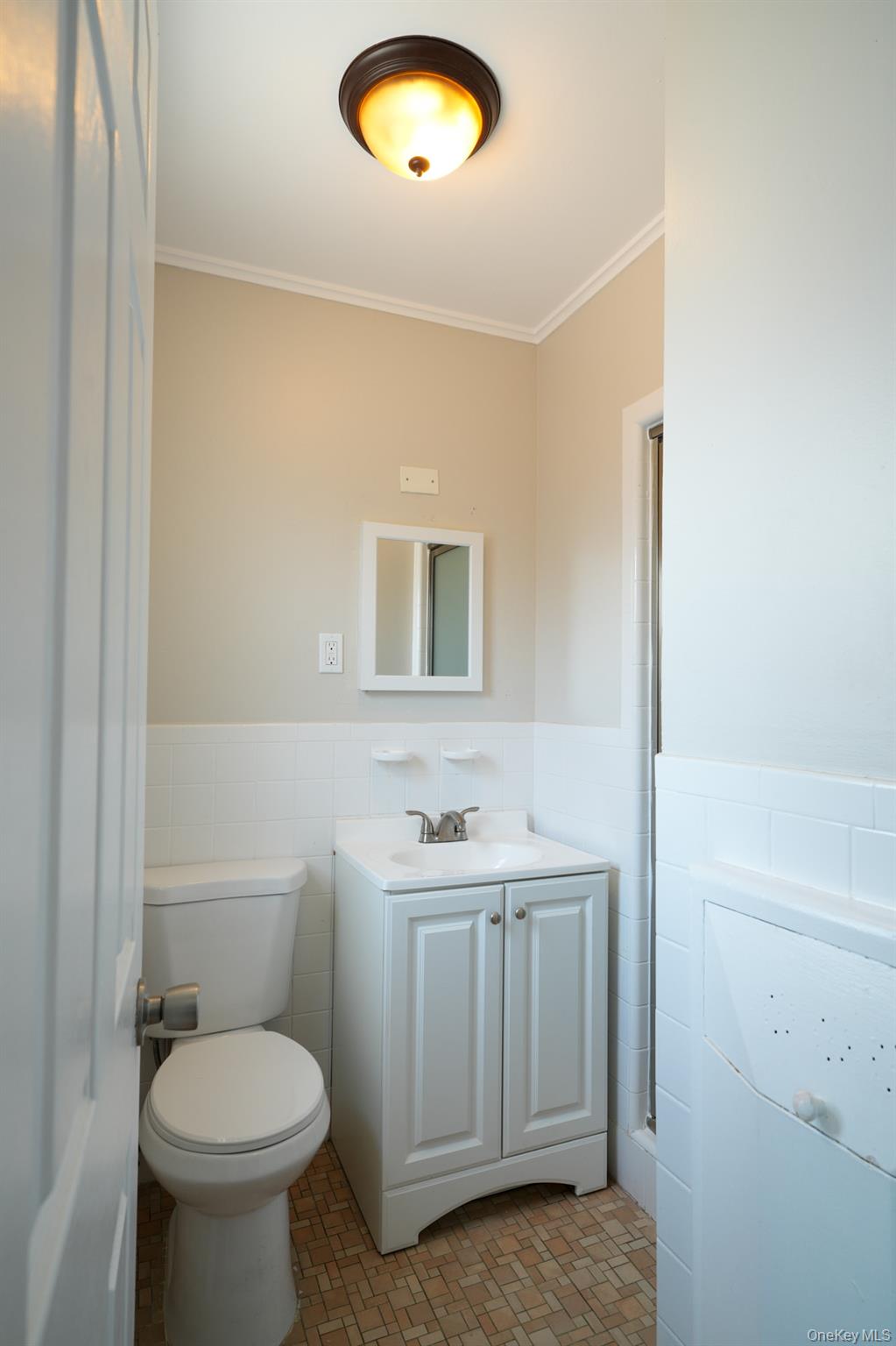 59 Troy Avenue, Unit upper photo 25