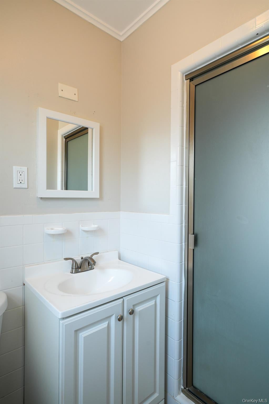 59 Troy Avenue, Unit upper photo 26