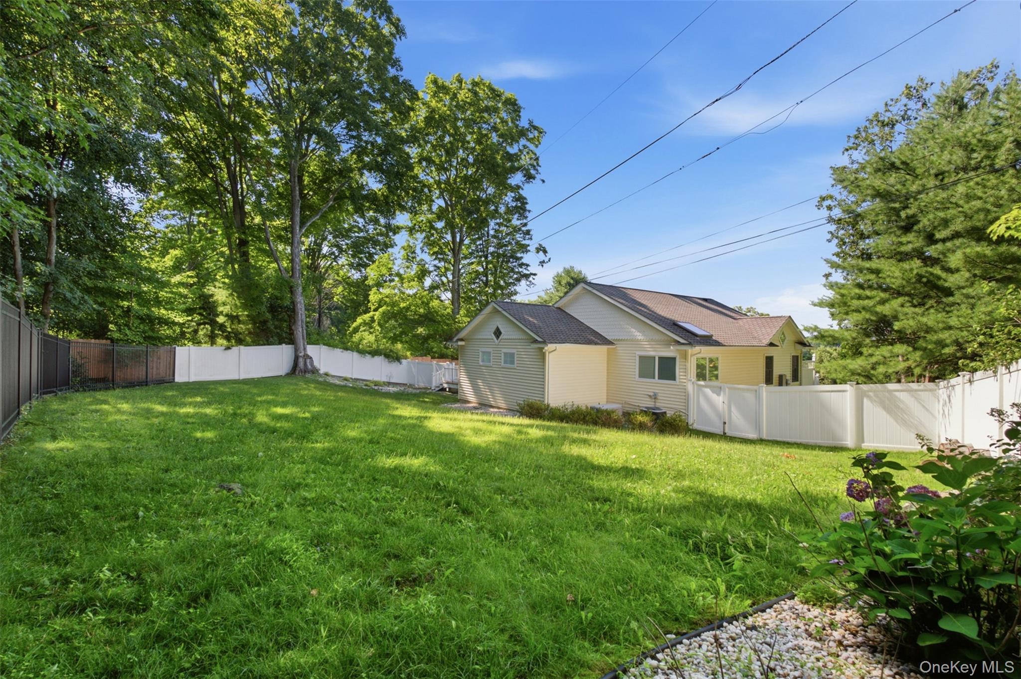 12 Leeside Road – For Sale photo 36