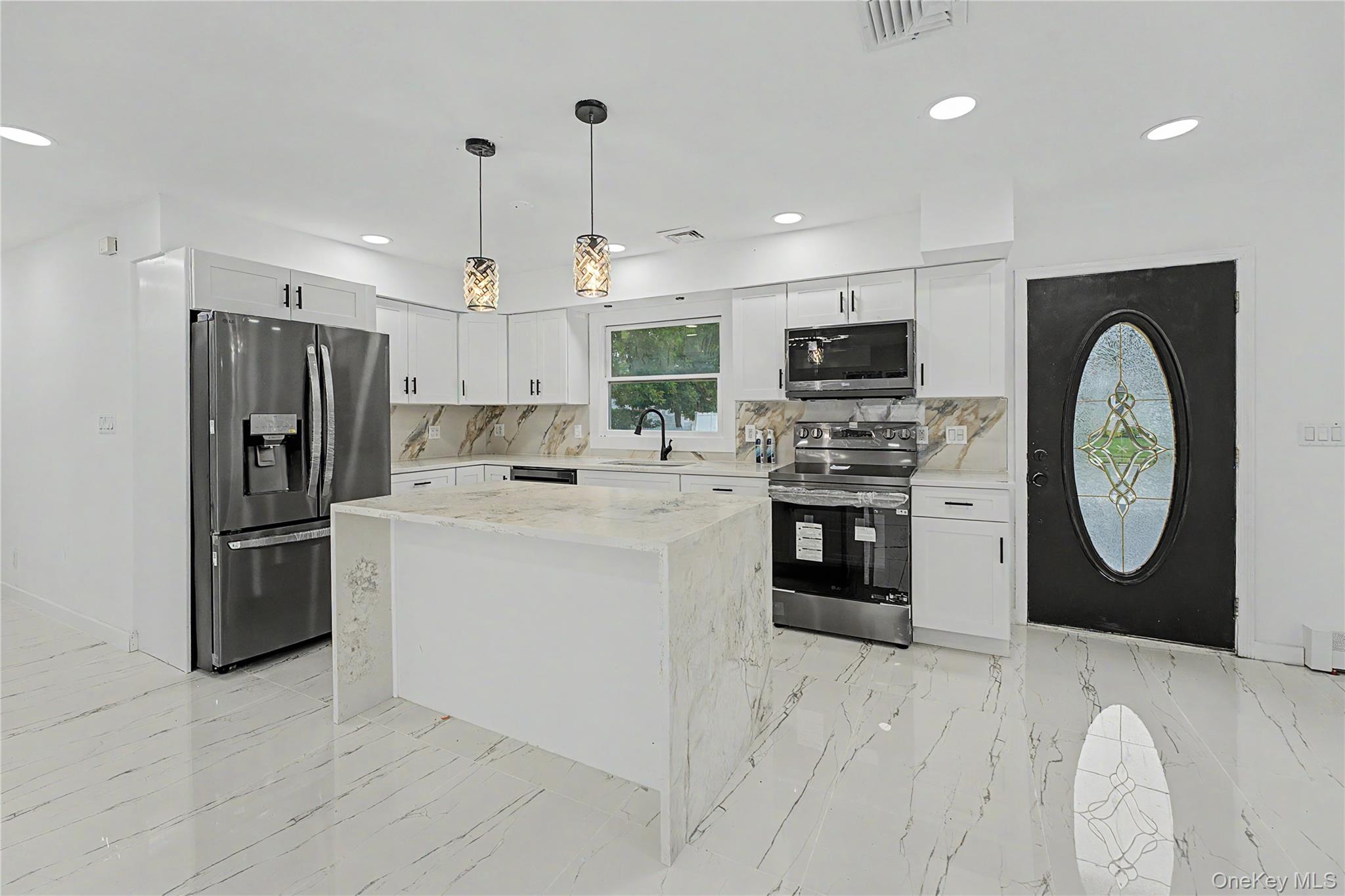 6 Regal Lane – For Sale photo 2