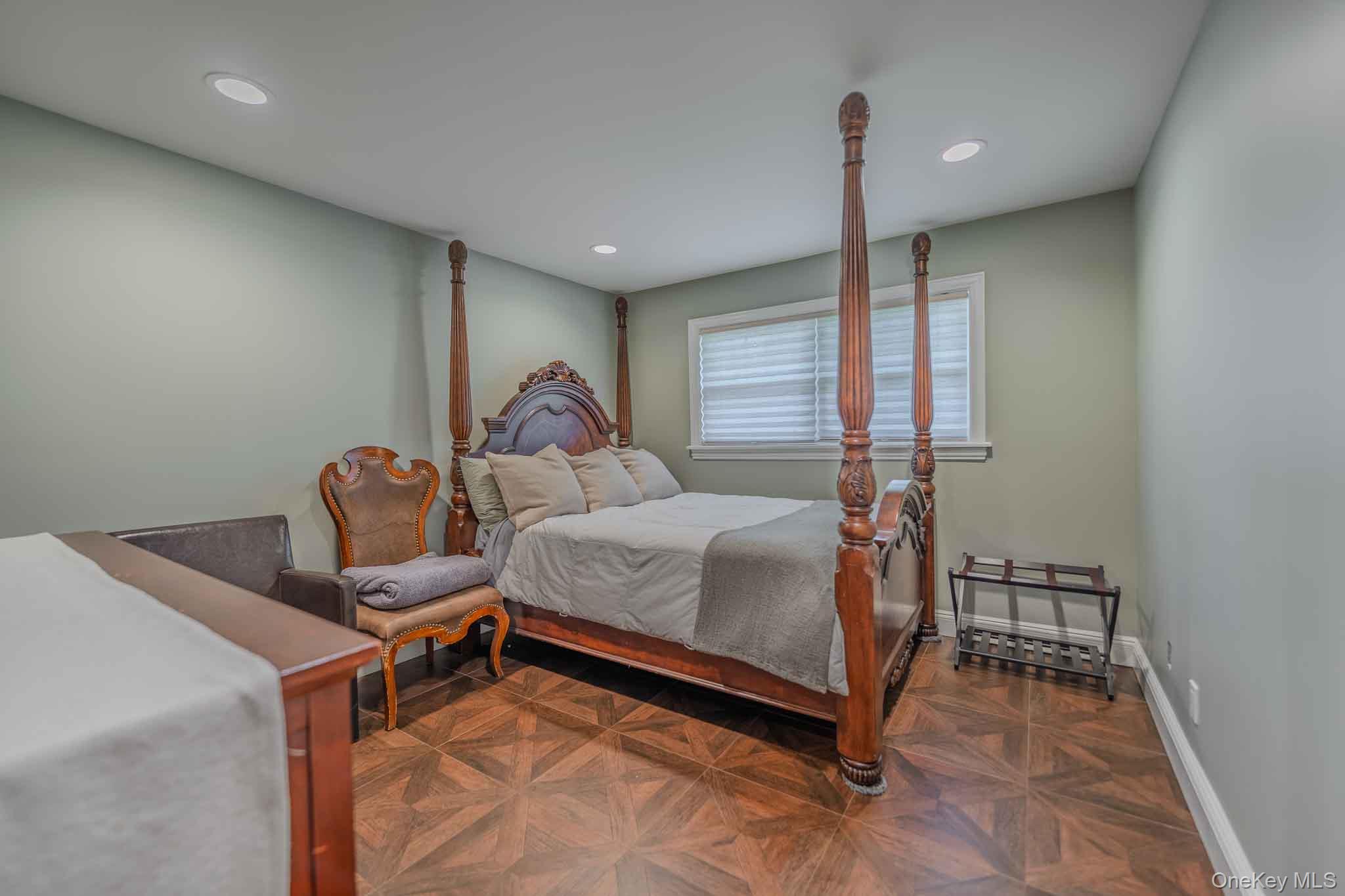 8 Feather Lane – For Sale photo 18