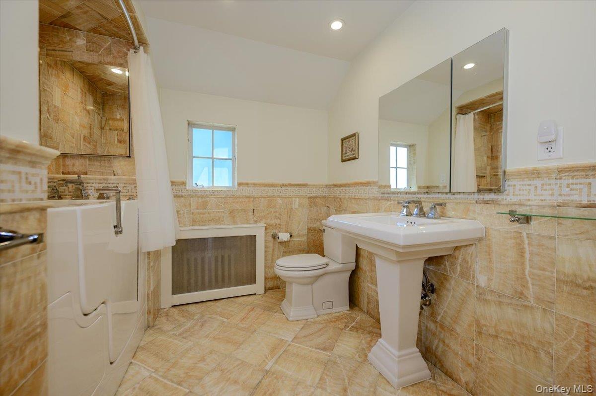 1264 Rhinelander Avenue – For Sale photo 31