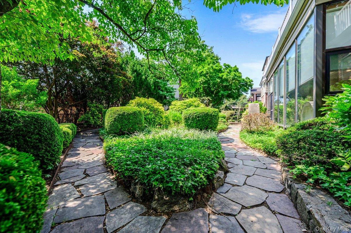 1264 Rhinelander Avenue – For Sale photo 44