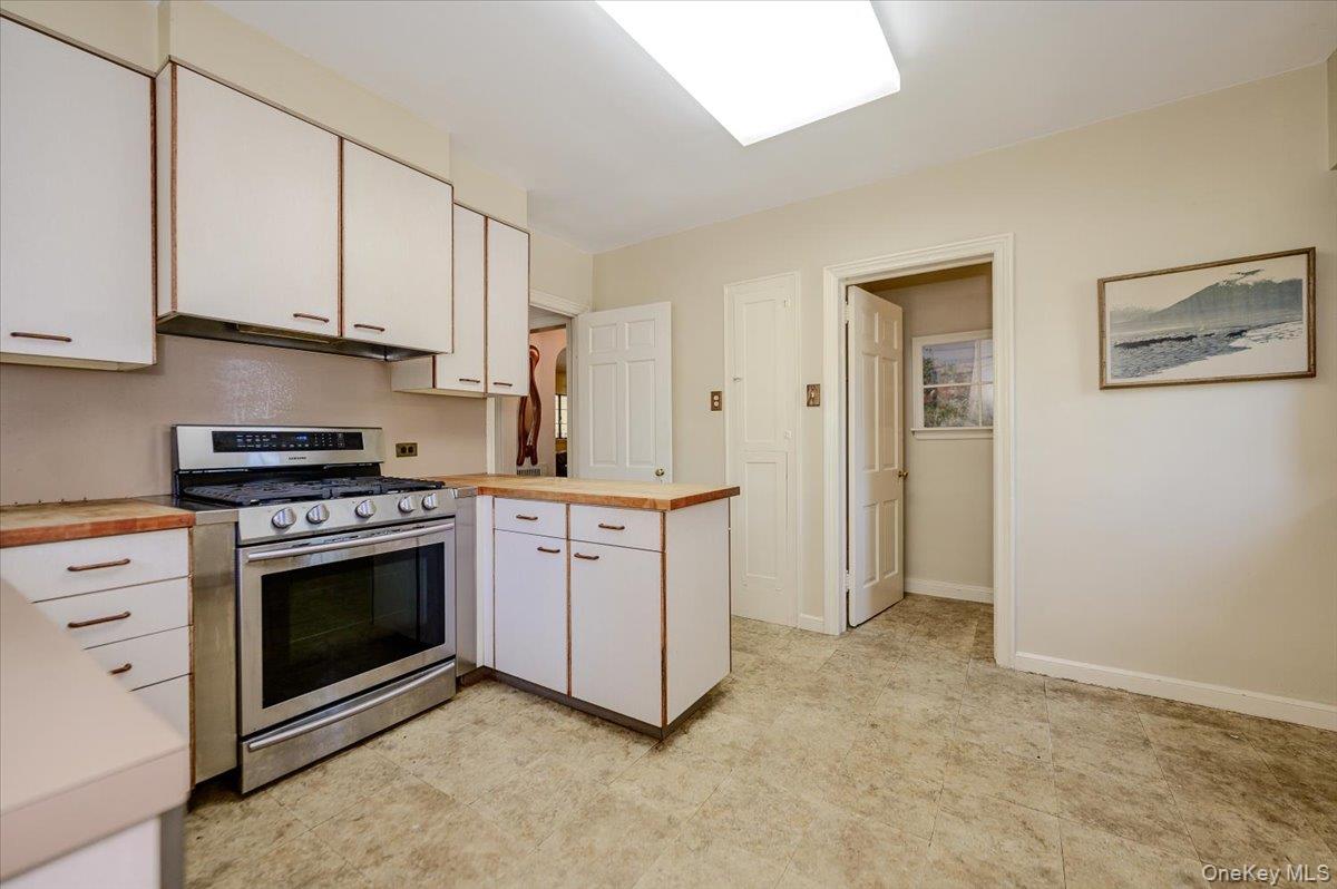 1264 Rhinelander Avenue – For Sale photo 15