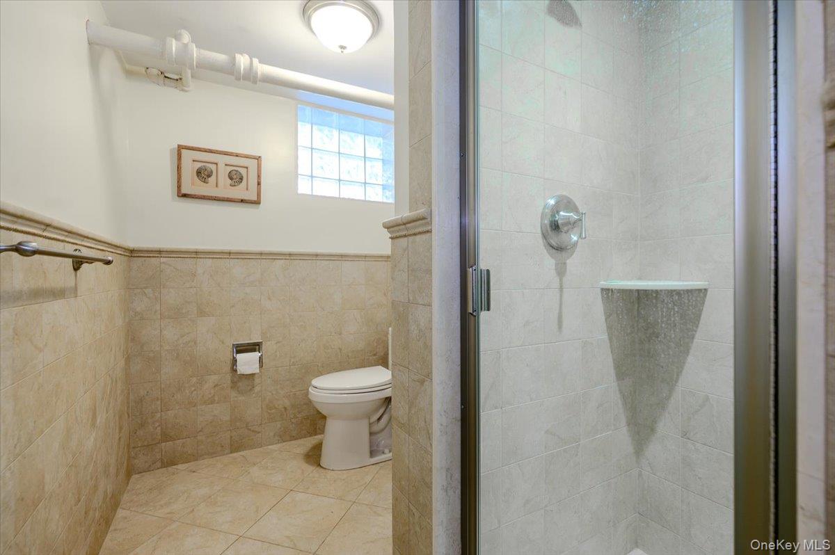 1264 Rhinelander Avenue – For Sale photo 36