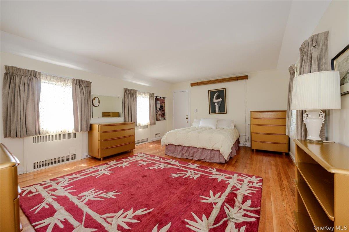 1264 Rhinelander Avenue – For Sale photo 22