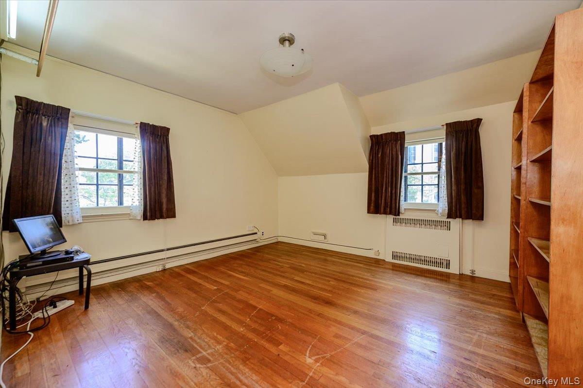 1264 Rhinelander Avenue – For Sale photo 27