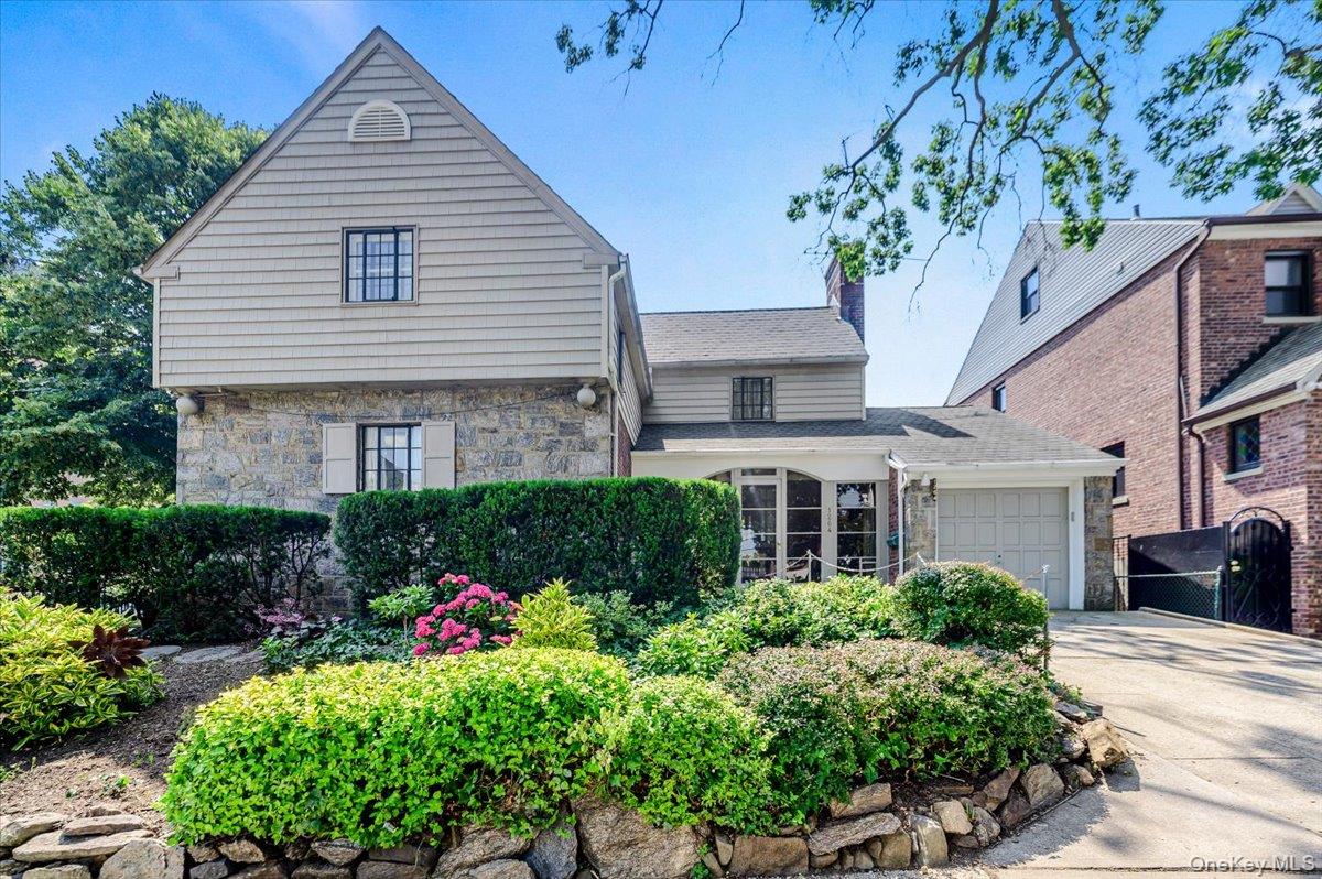 1264 Rhinelander Avenue – For Sale