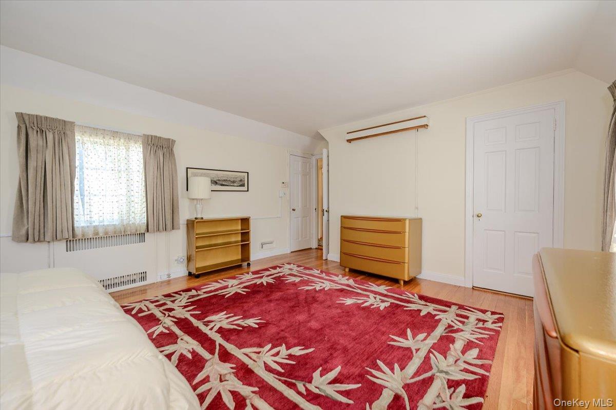 1264 Rhinelander Avenue – For Sale photo 23