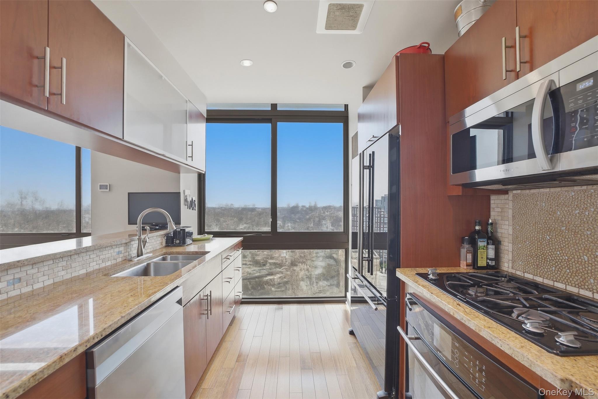 175 Huguenot Street, Unit 2503 photo 3