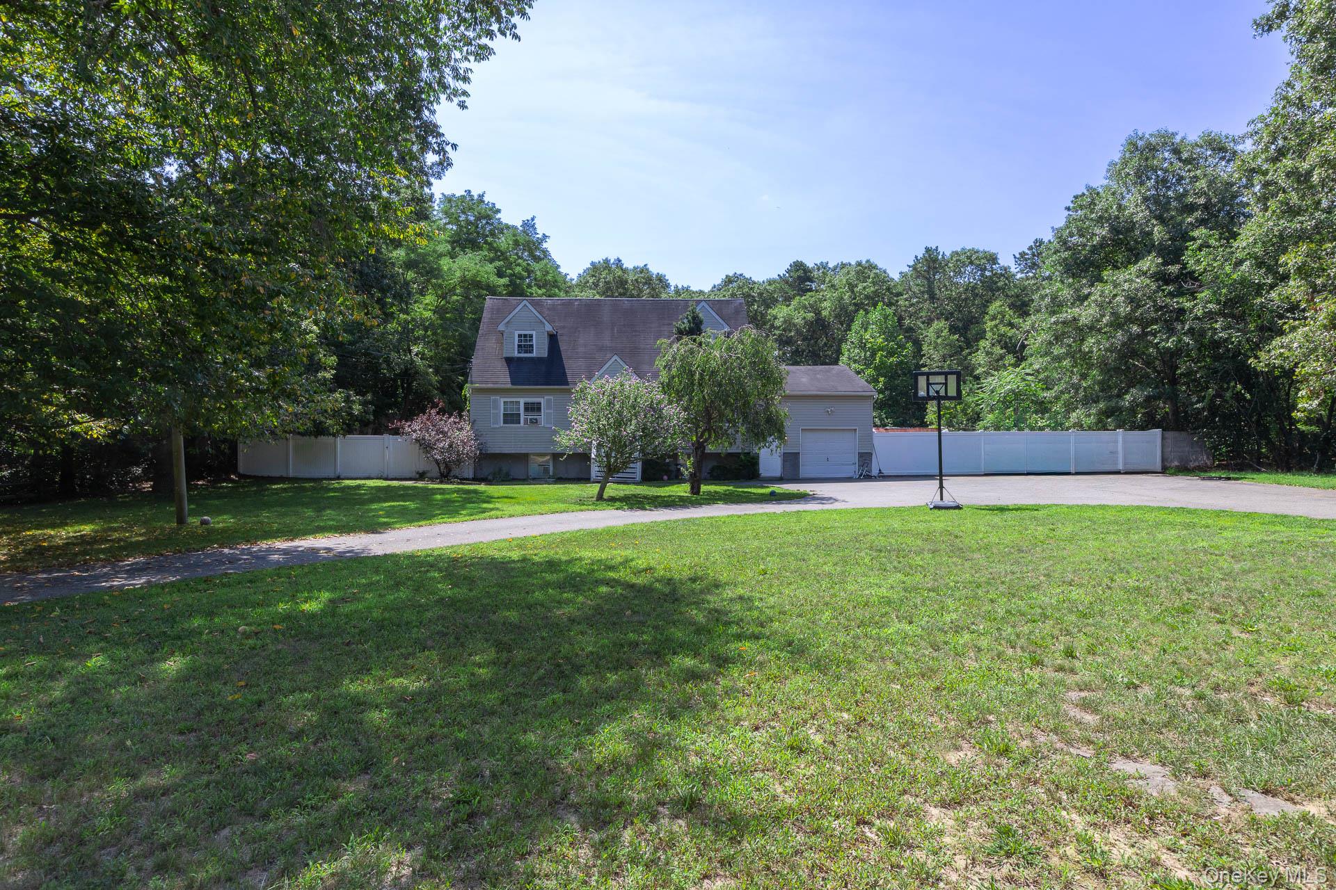 312 Peconic Avenue – For Sale photo 2