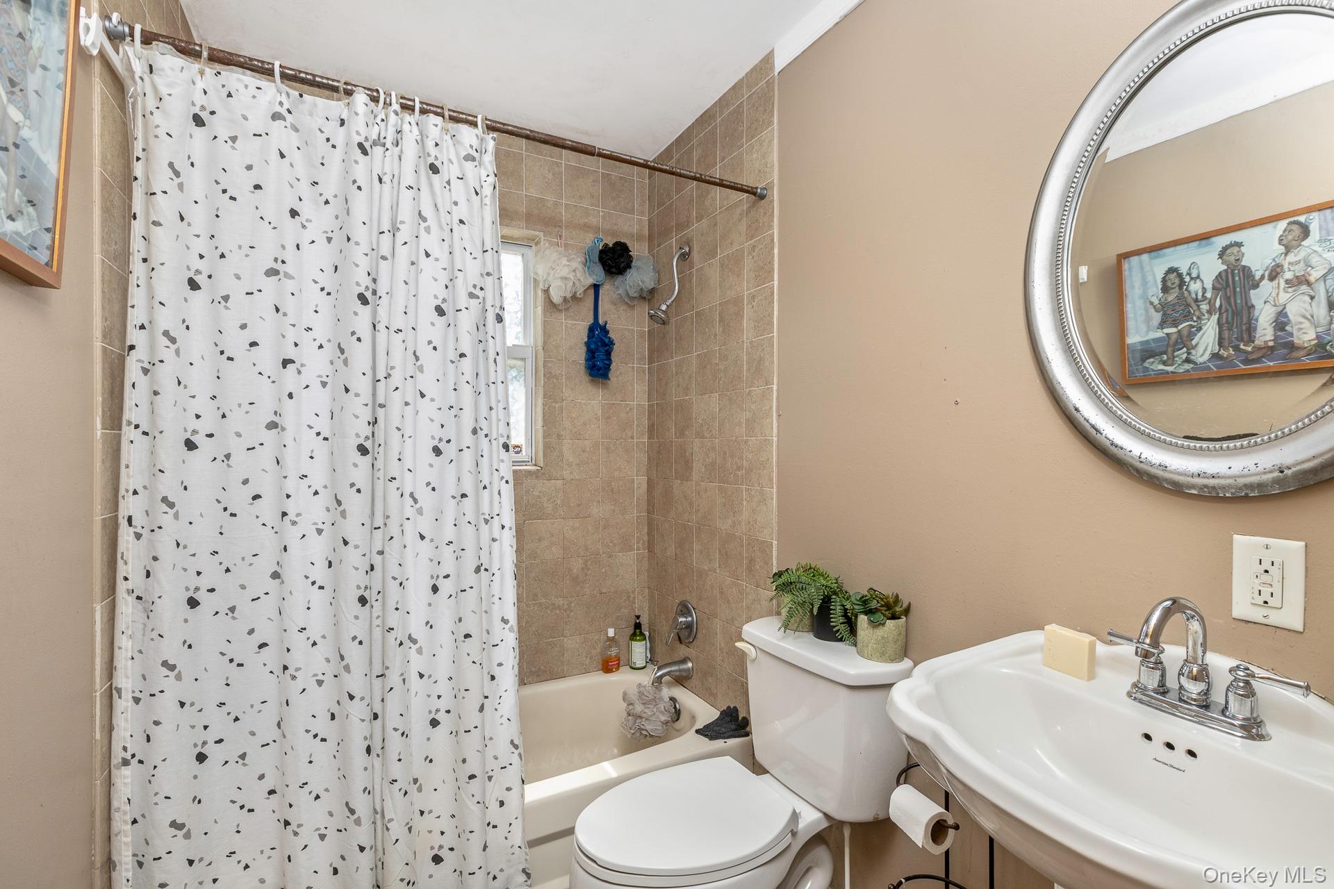 312 Peconic Avenue – For Sale photo 12