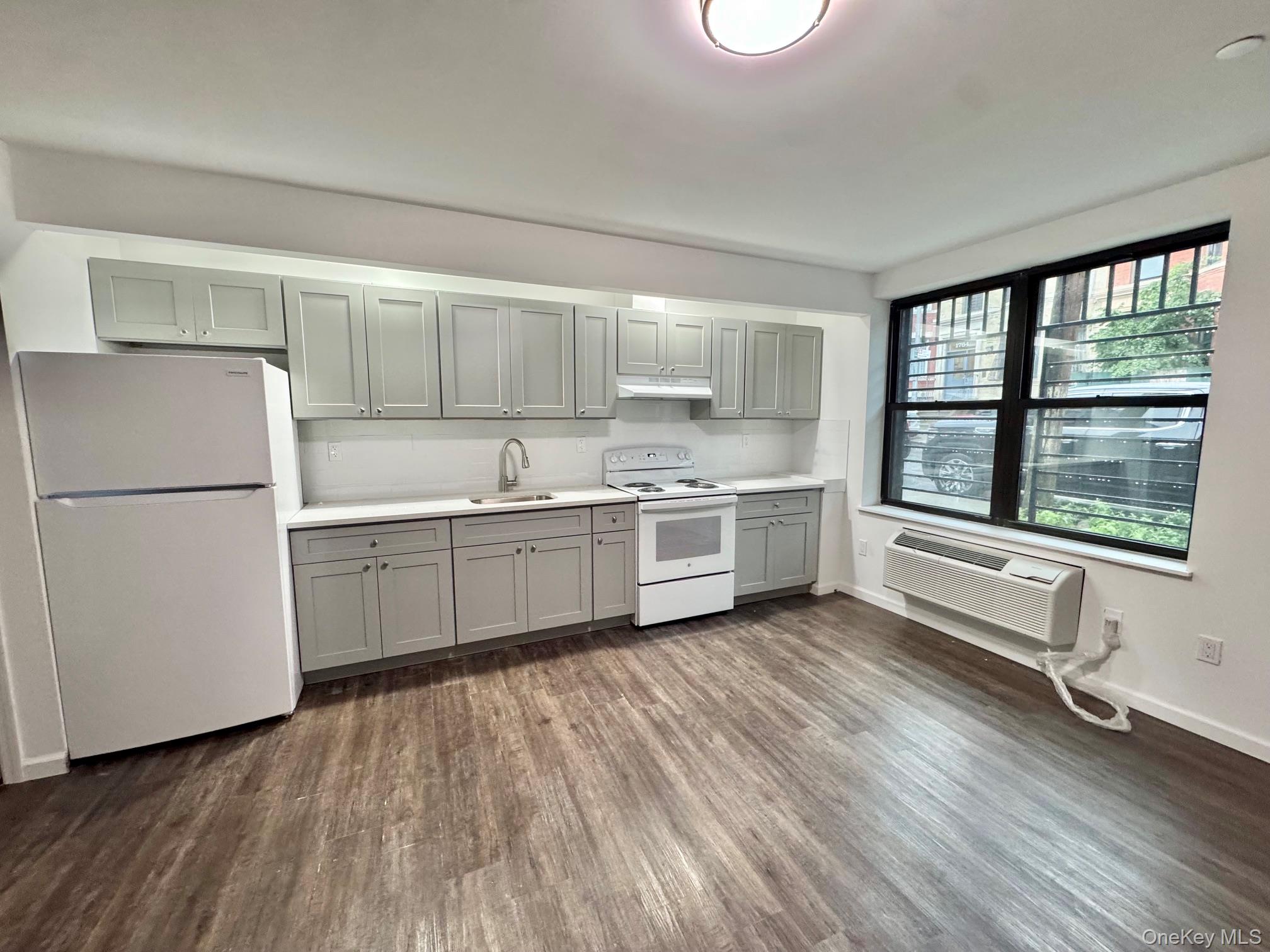 1761 Topping Avenue – For Sale photo 5